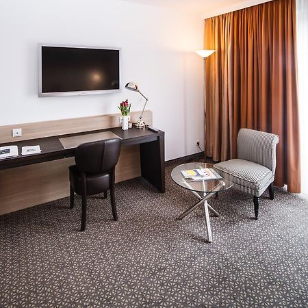 Hotel Plaza Дуйсбург Экстерьер фото