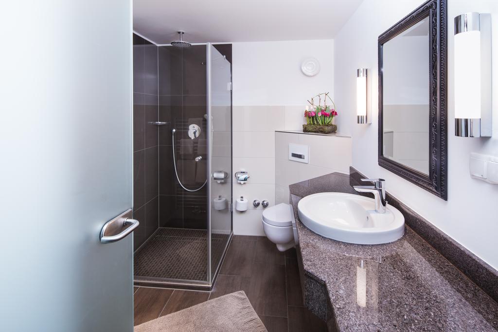 Hotel Plaza Дуйсбург Экстерьер фото
