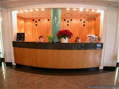 Hotel Plaza Дуйсбург Интерьер фото
