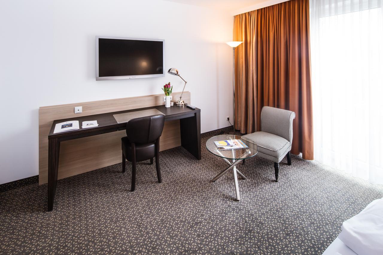 Hotel Plaza Дуйсбург Экстерьер фото